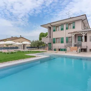 -free Pool And Parking- Garda House , Castelnuovo del Garda Italia